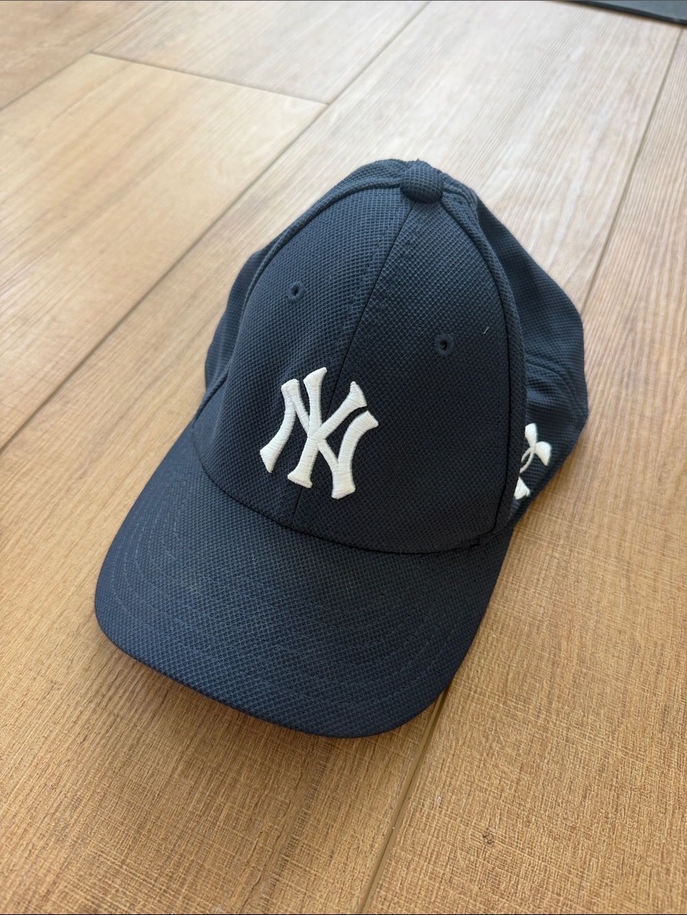 Under armour youth Navy Blue Yankees Cap with White Logo